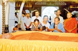 Large crowds at Gangaramaya temple pay their last respects to Podi Hamuduruwo