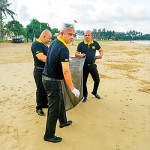 Aluthgama: Bigwigs' beach cleanup