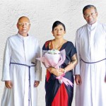 Mrs Wijedasa with Rev. Bro. Godfrey Perera (Left) and Present Principle Rev. Bro. Sunanda Alwis (Right)