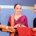 SLPI Chairman Kumar Nadesan and President of the Editors' Guild of Sri Lanka Siri Ranasinghe presenting a memento to Chief Guest Prof. Savitri Goonesekere