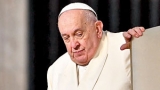 Pope marks week in hospital amid questions over future