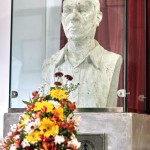 Late-Prof-J-N-O-Fernando's--statue_10-